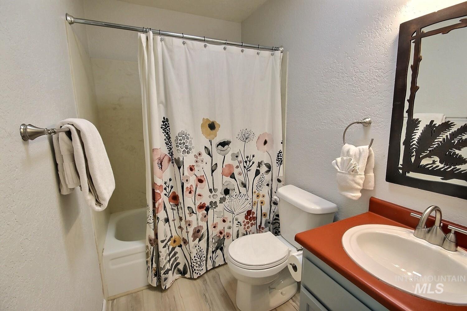 1640 Davis Avenue Unit: 7