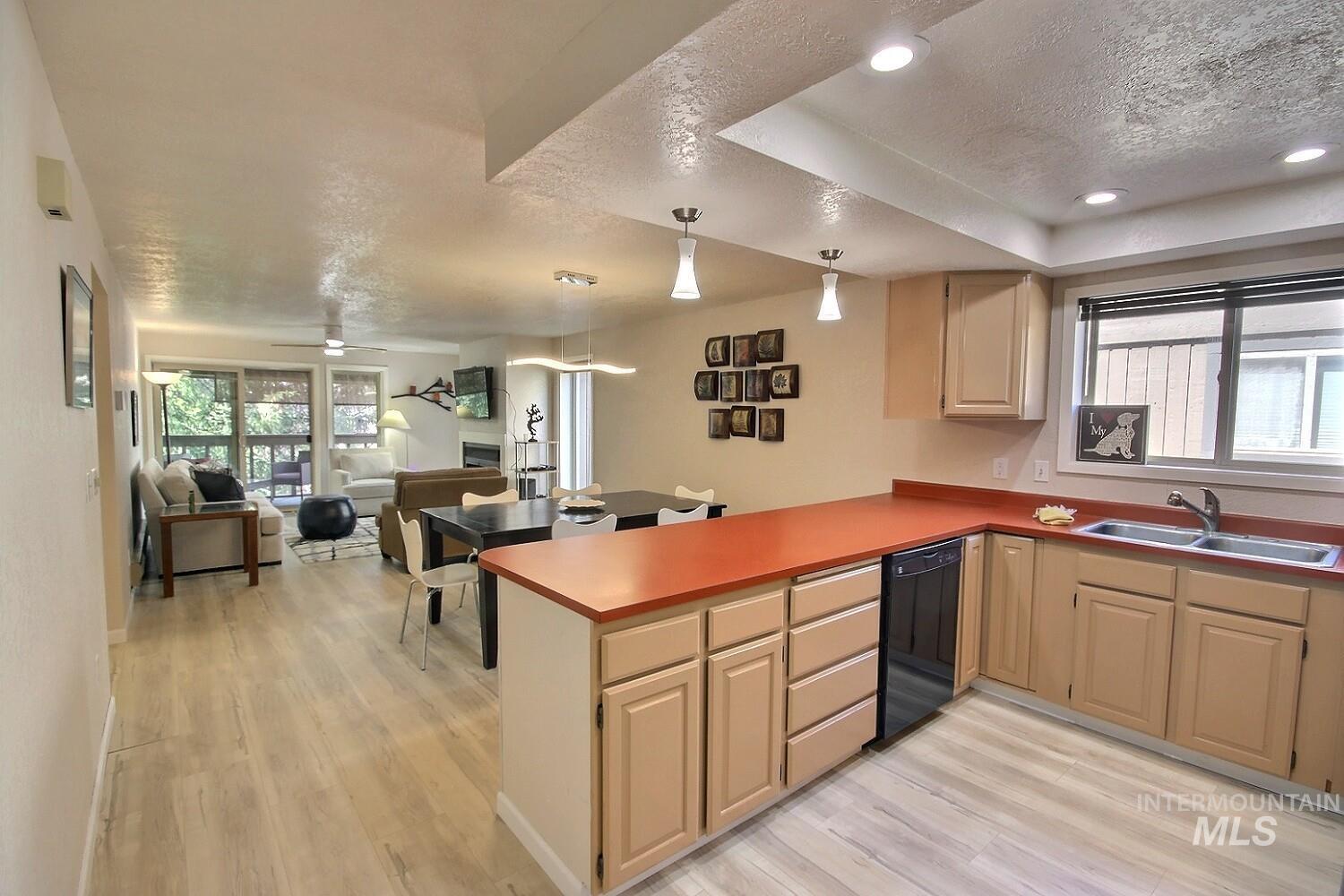 1640 Davis Avenue Unit: 7