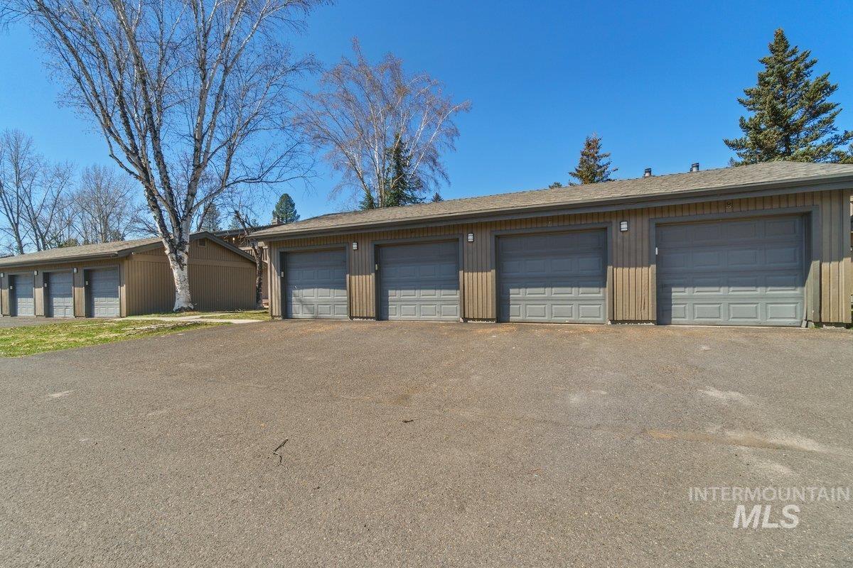 1640 Davis Avenue Unit: 7