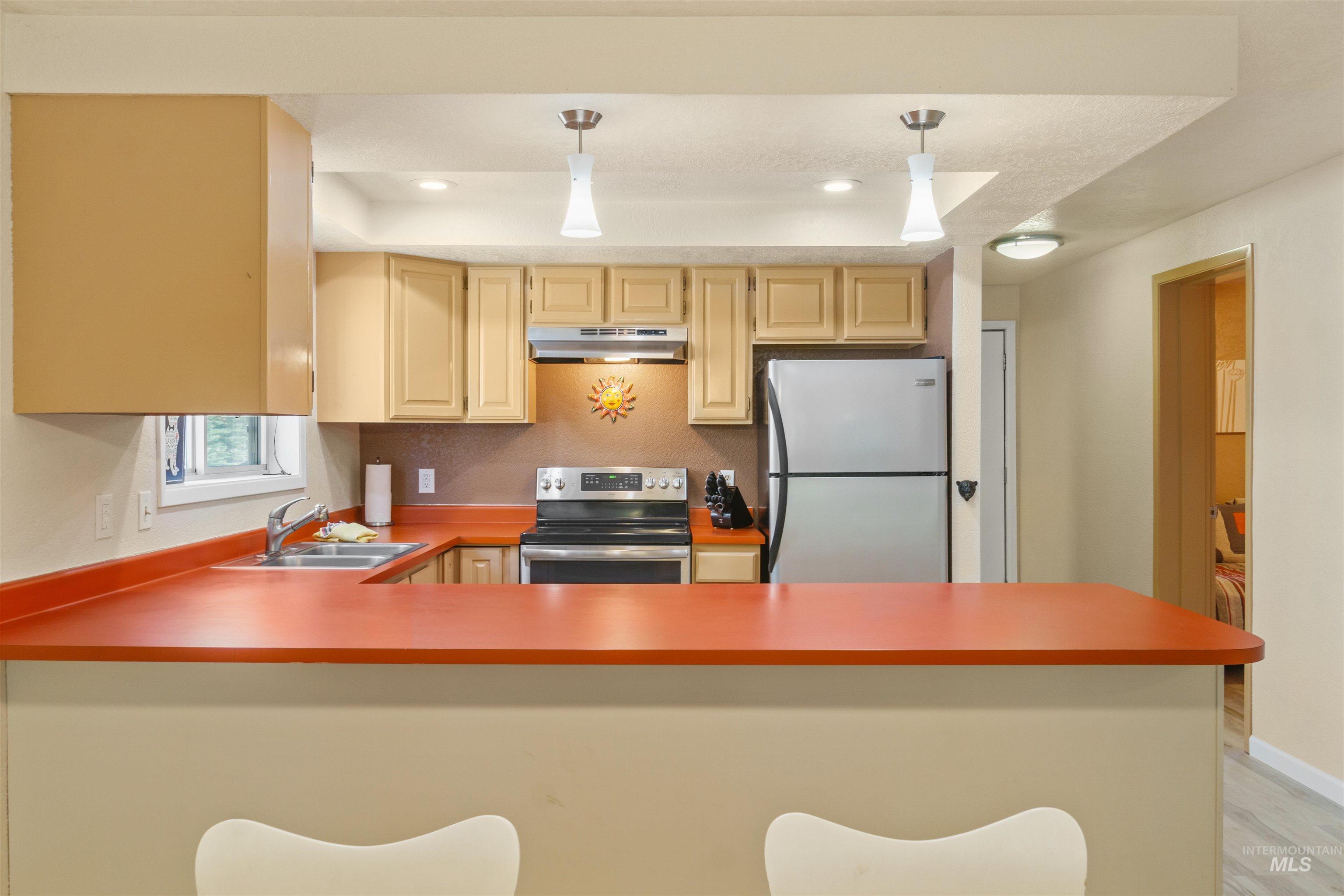 1640 Davis Avenue Unit: 7