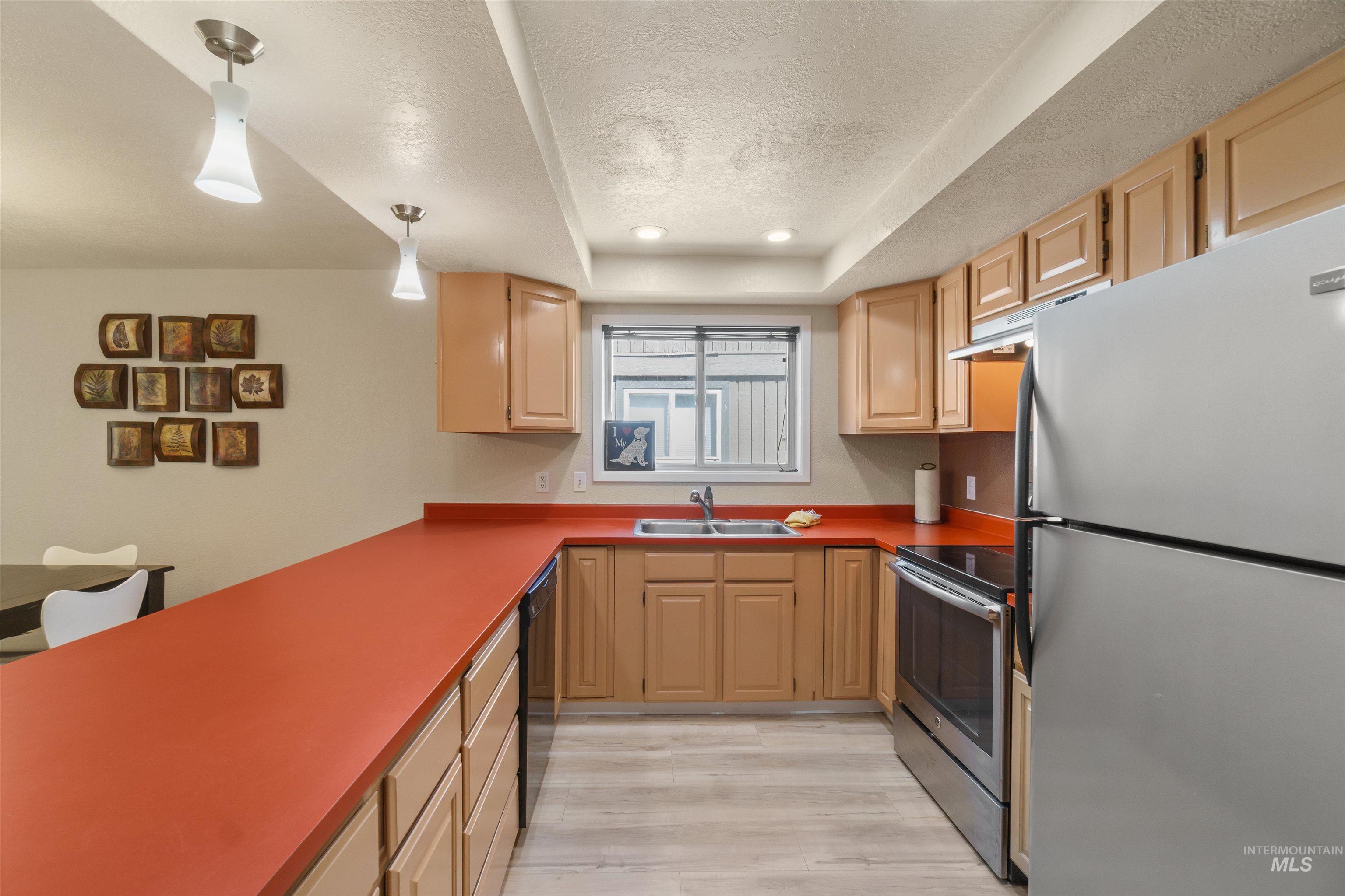 1640 Davis Avenue Unit: 7