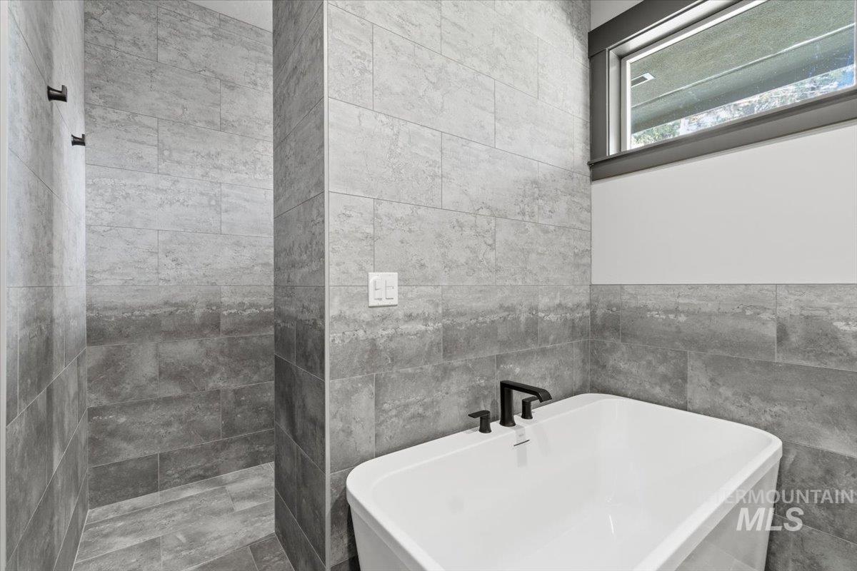 1325 Majestic View Drive