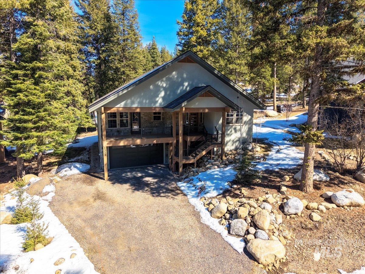 1325 Majestic View Drive