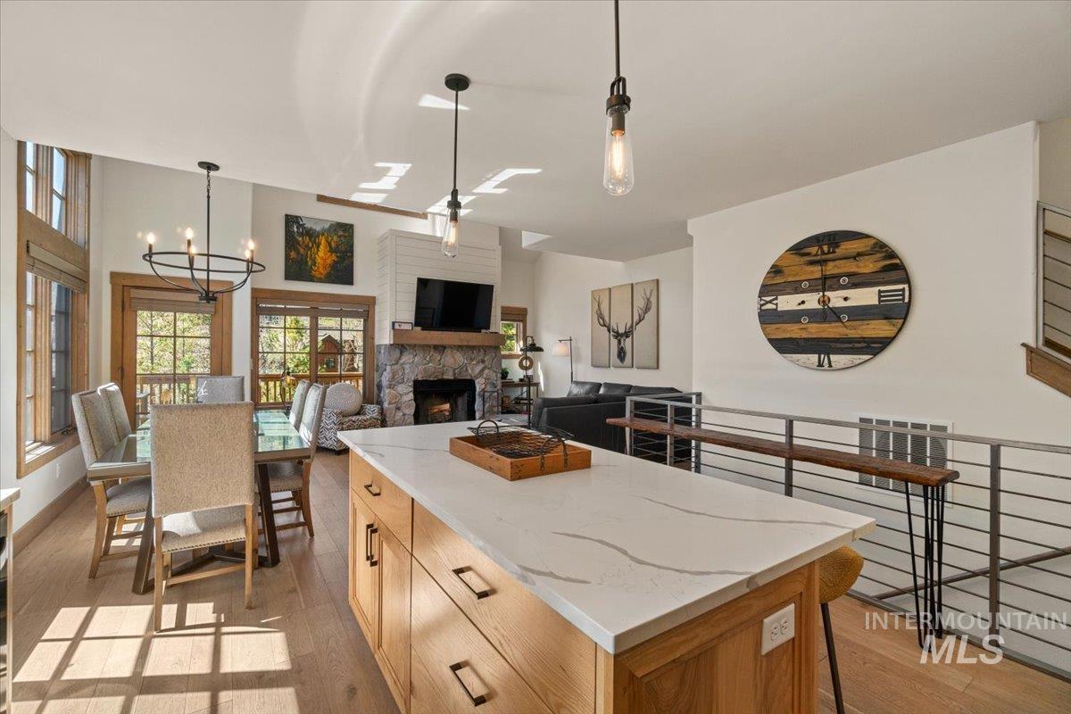 67 Golden Bar Ct