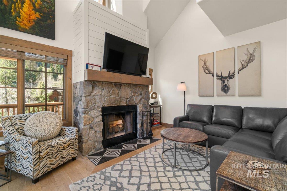 67 Golden Bar Ct