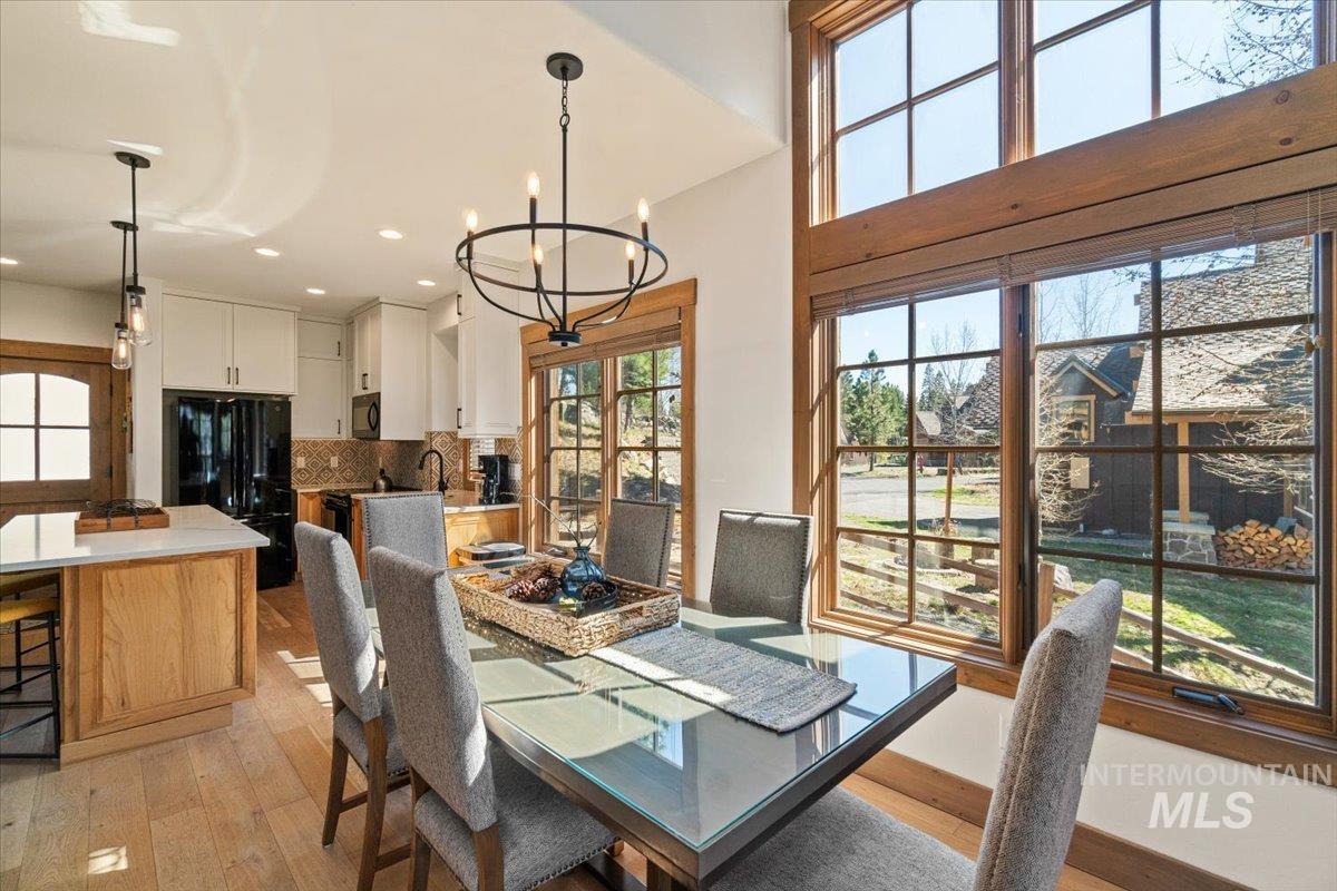 67 Golden Bar Ct