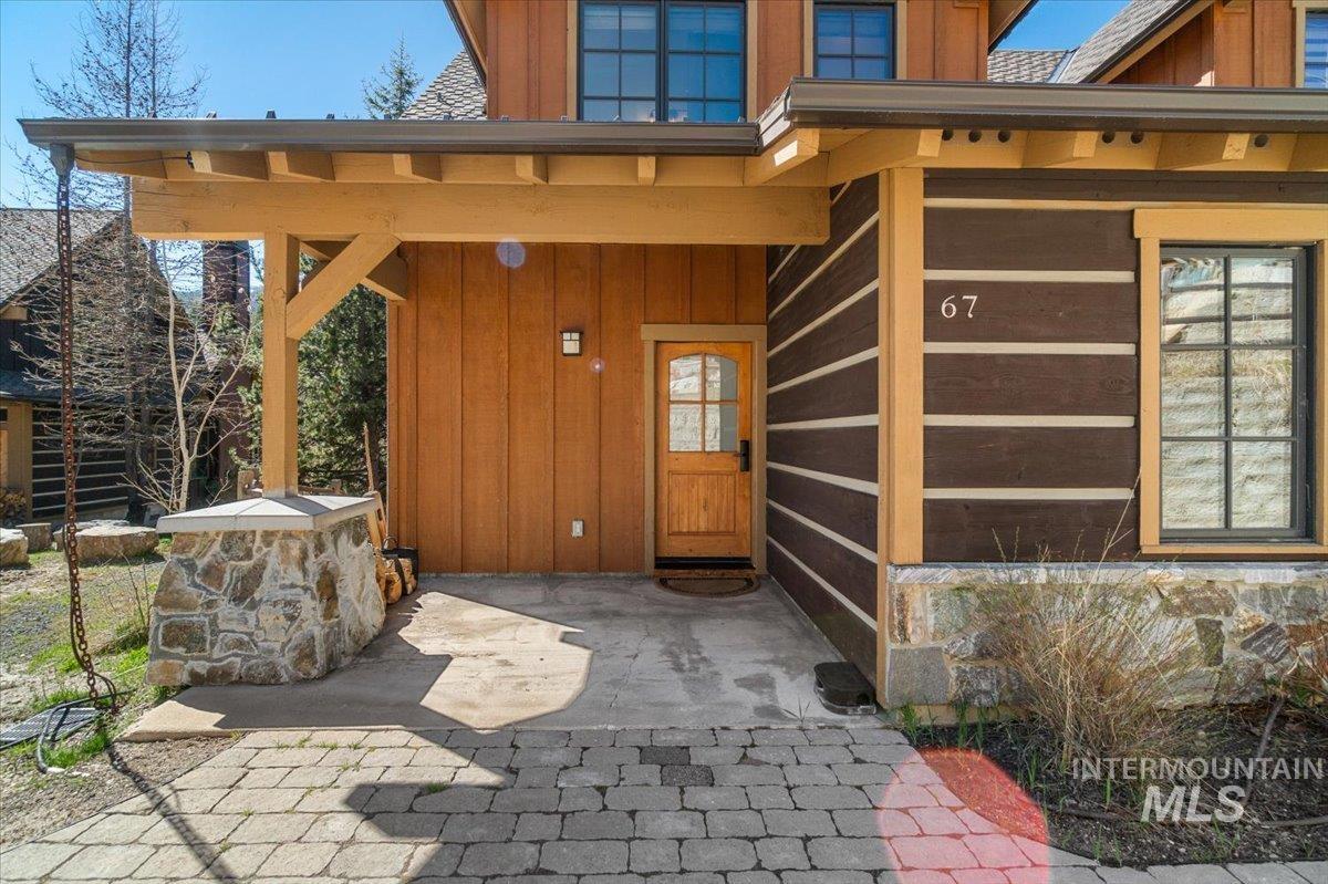 67 Golden Bar Ct