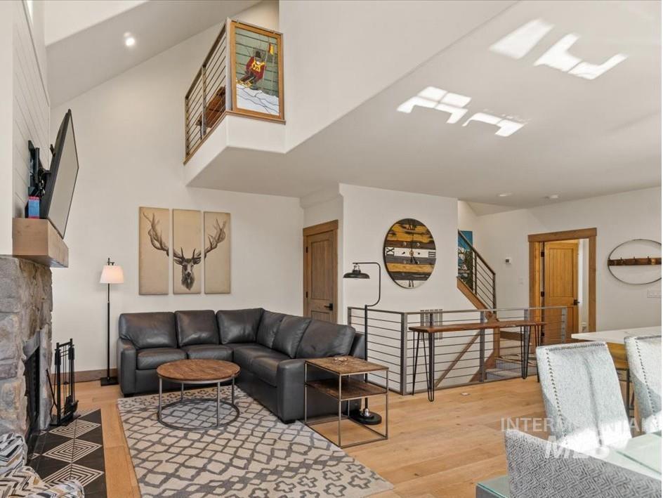 67 Golden Bar Ct