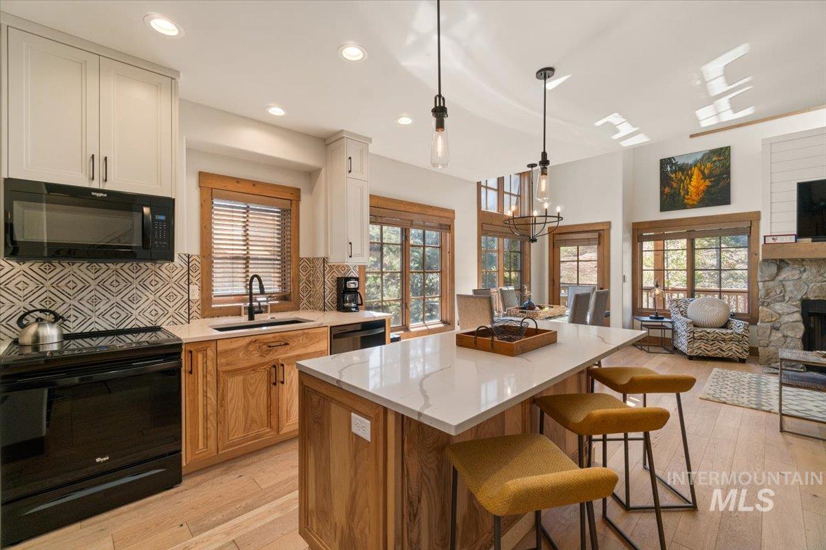 67 Golden Bar Ct