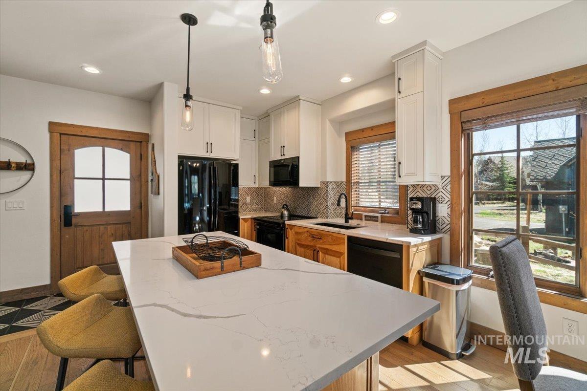 67 Golden Bar Ct