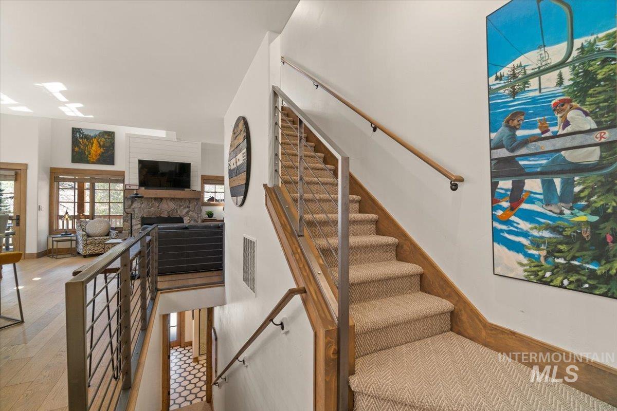67 Golden Bar Ct
