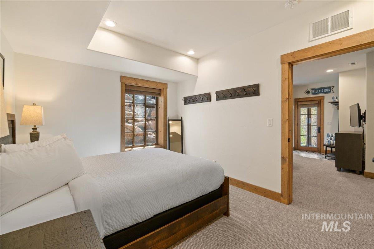 67 Golden Bar Ct