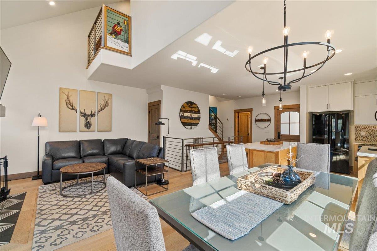 67 Golden Bar Ct