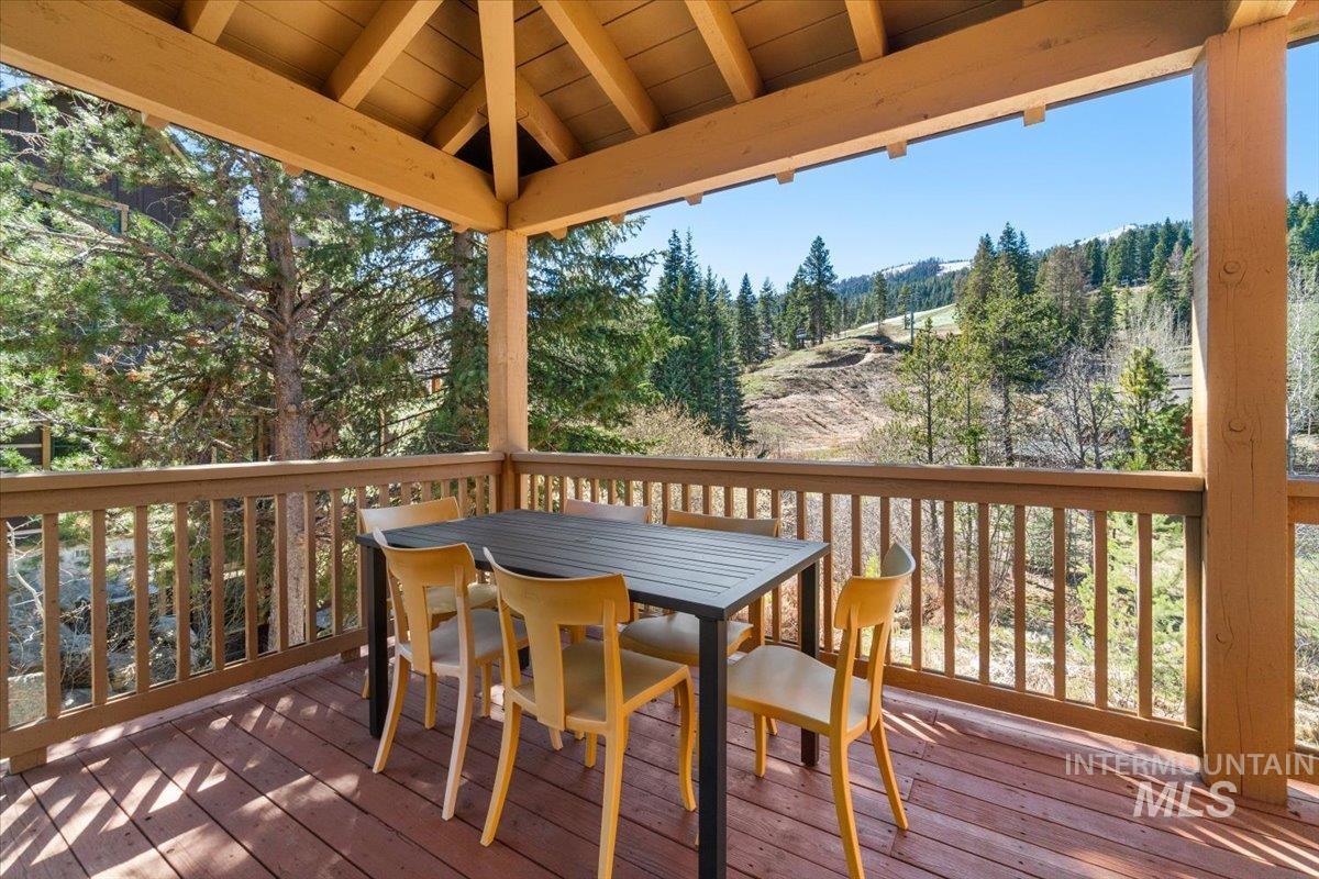 67 Golden Bar Ct