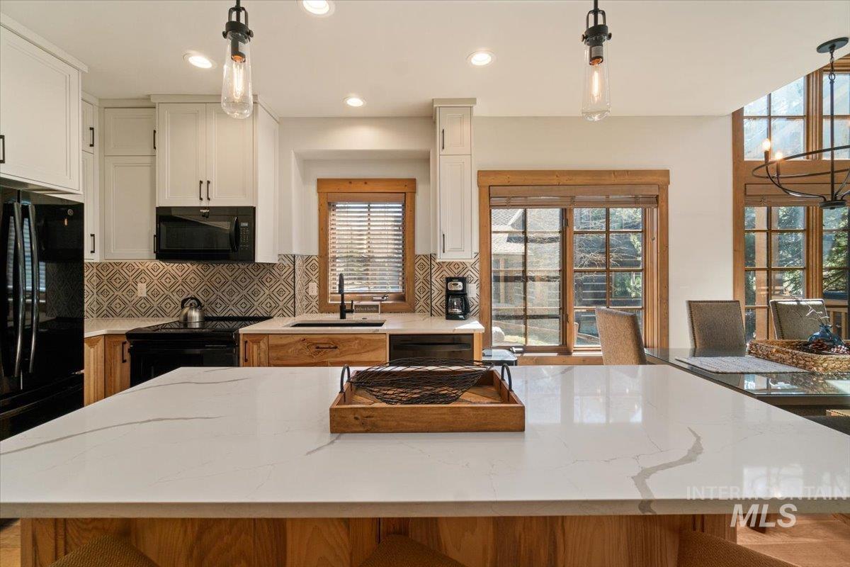67 Golden Bar Ct