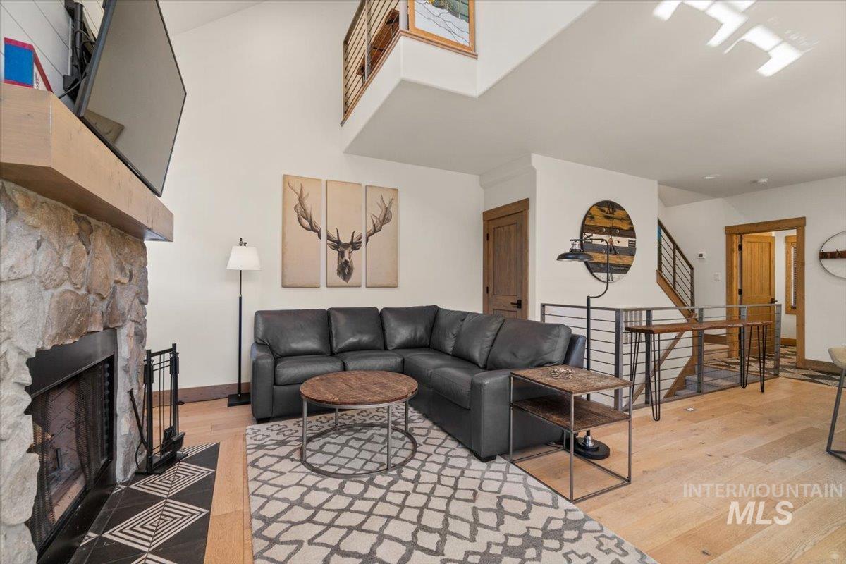 67 Golden Bar Ct