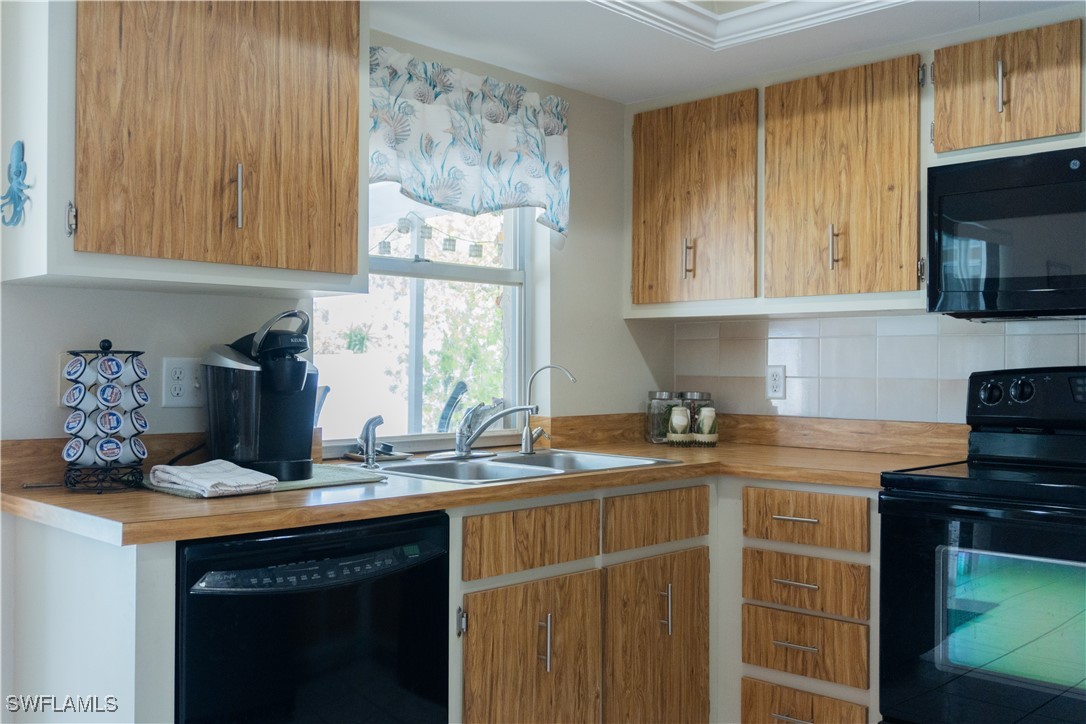 401 SW 43rd TER