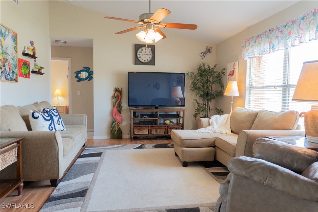 401 SW 43rd TER