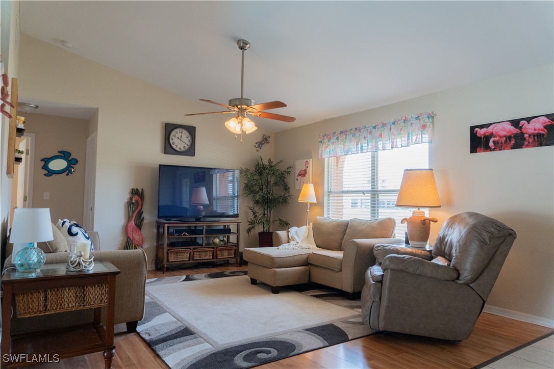 401 SW 43rd TER