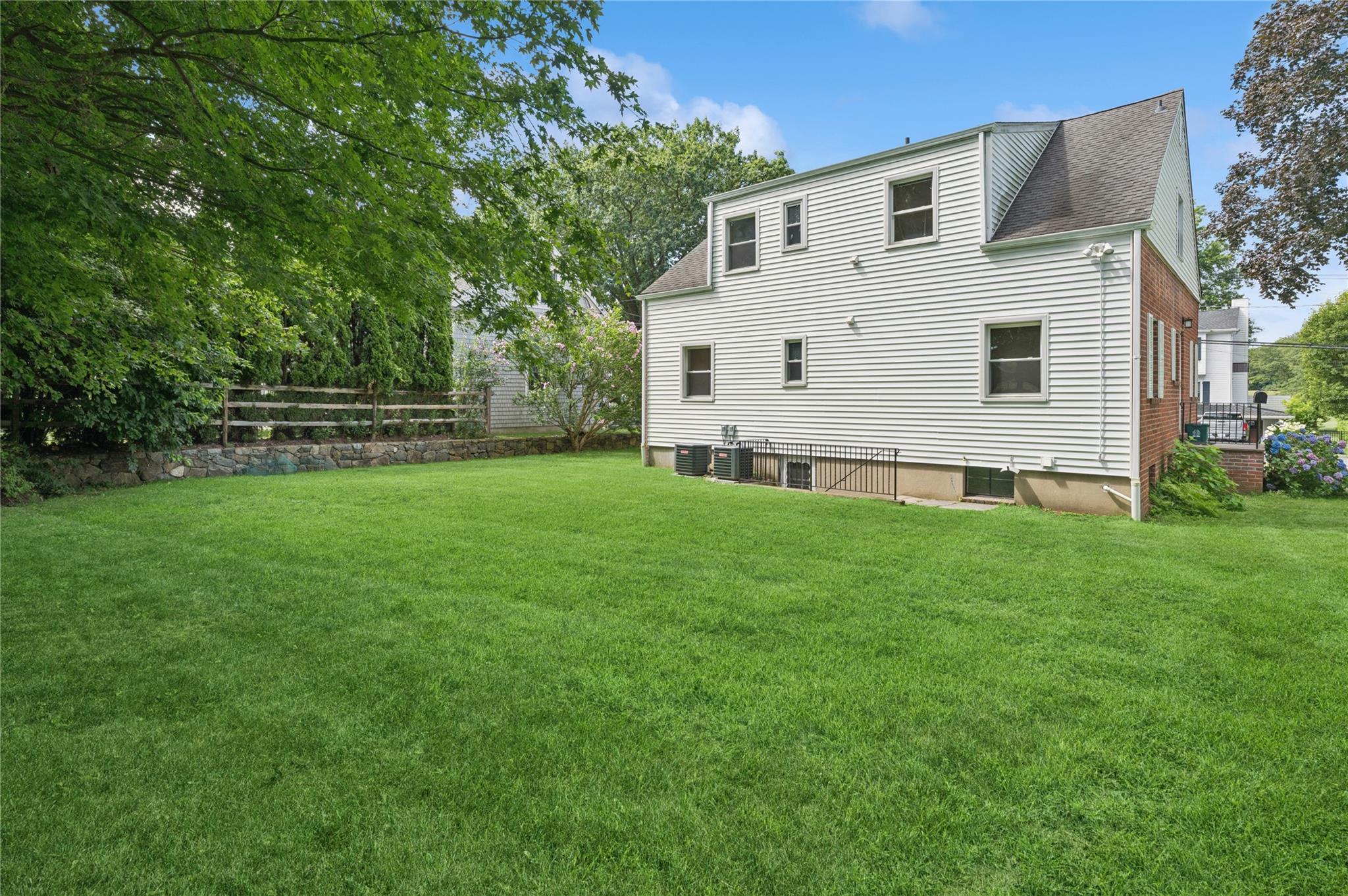 119 Soundview Avenue