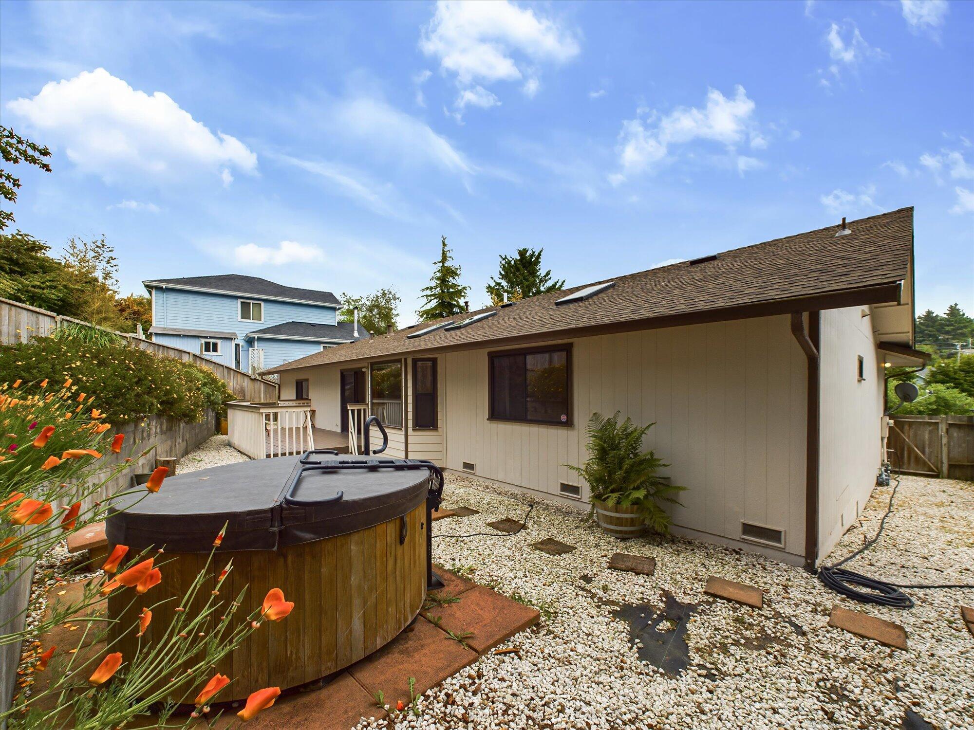 6768 London Drive