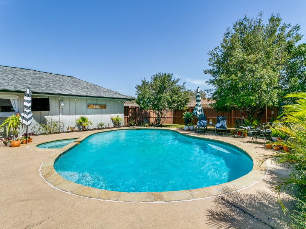 3900 Woodside Road