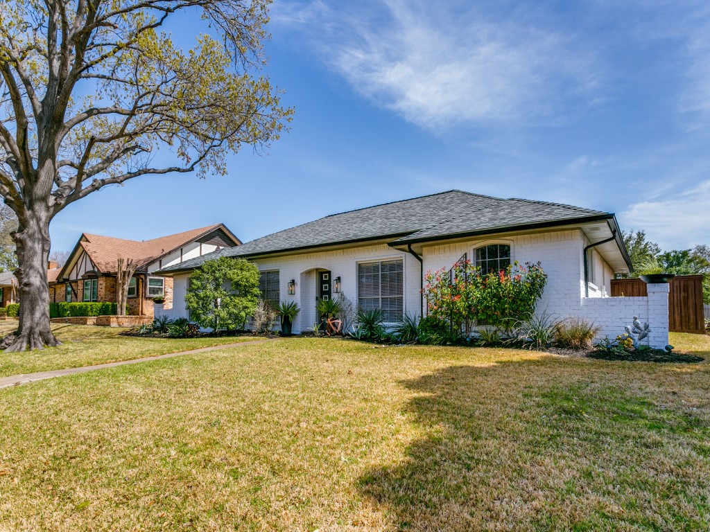 3900 Woodside Road