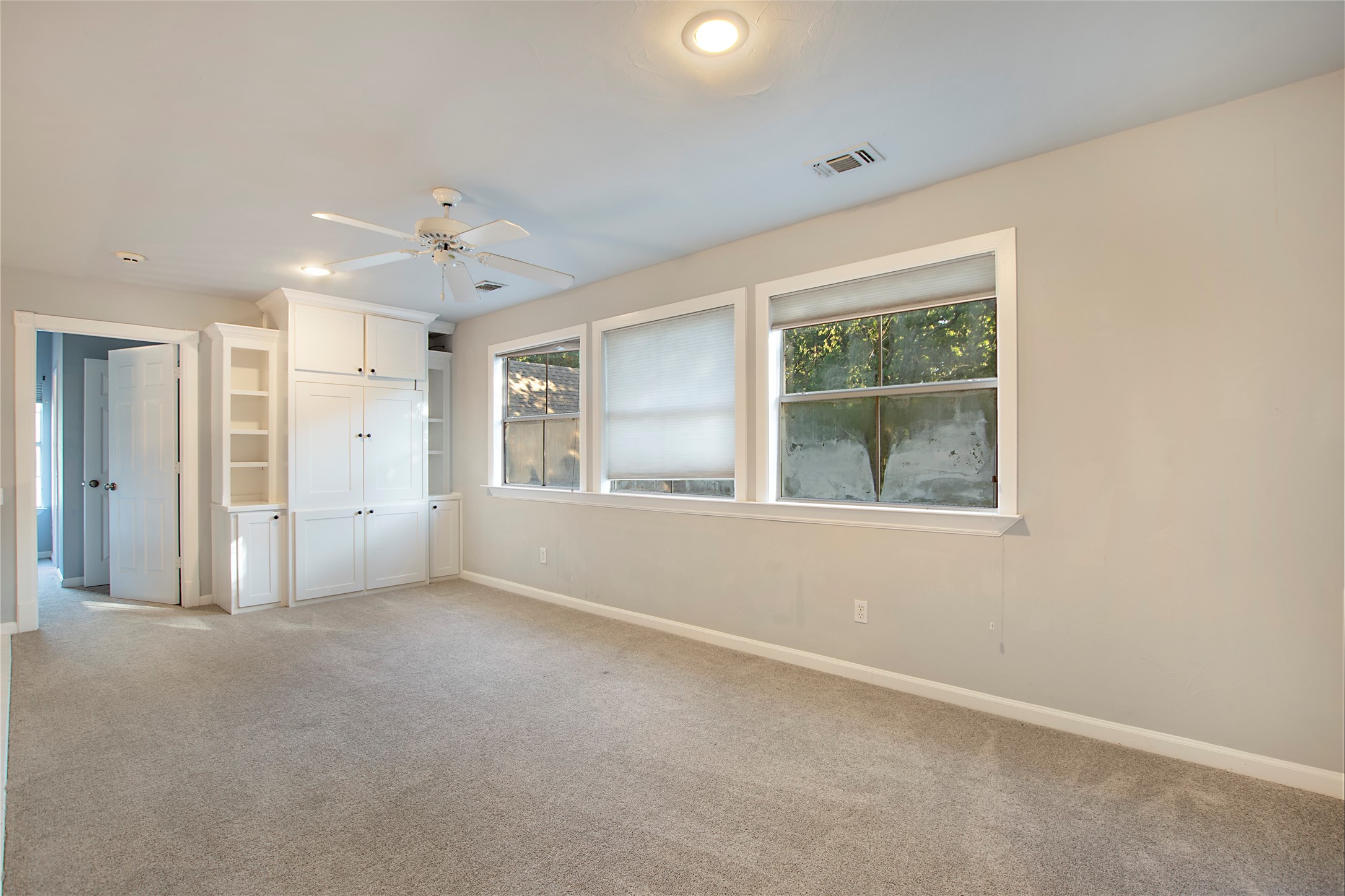 6586 Lone Star Lane