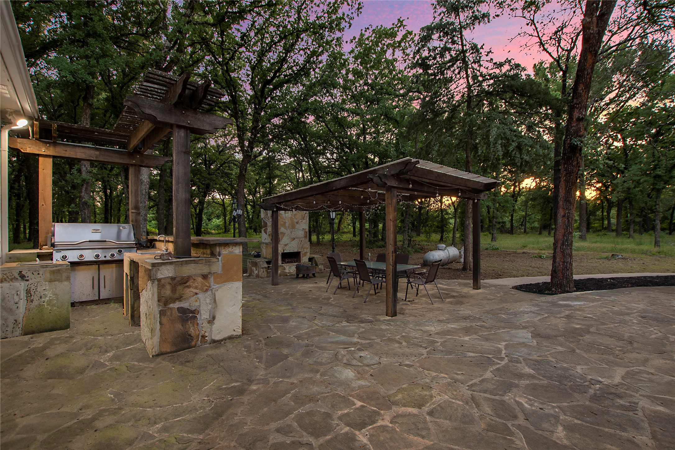 6586 Lone Star Lane