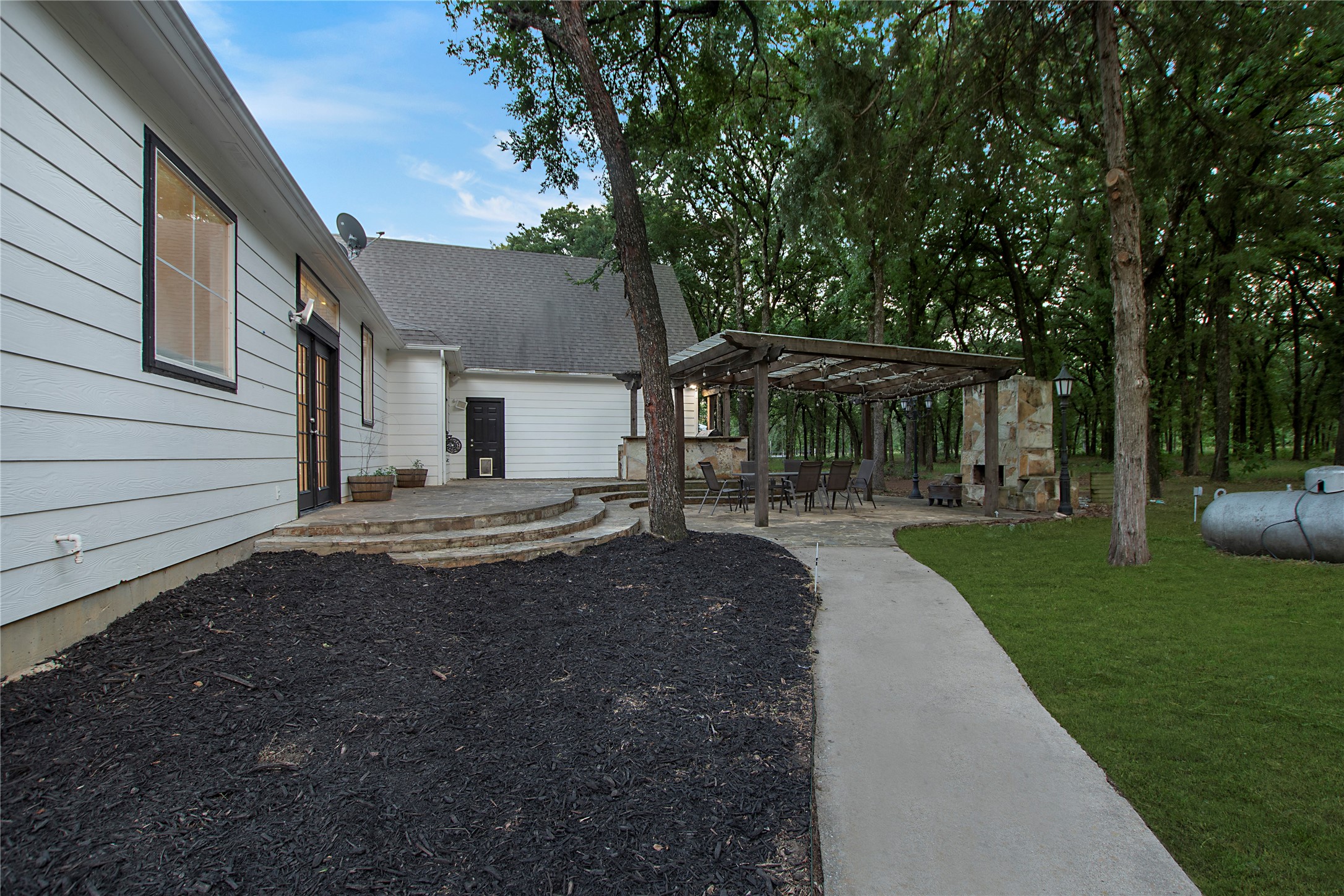 6586 Lone Star Lane