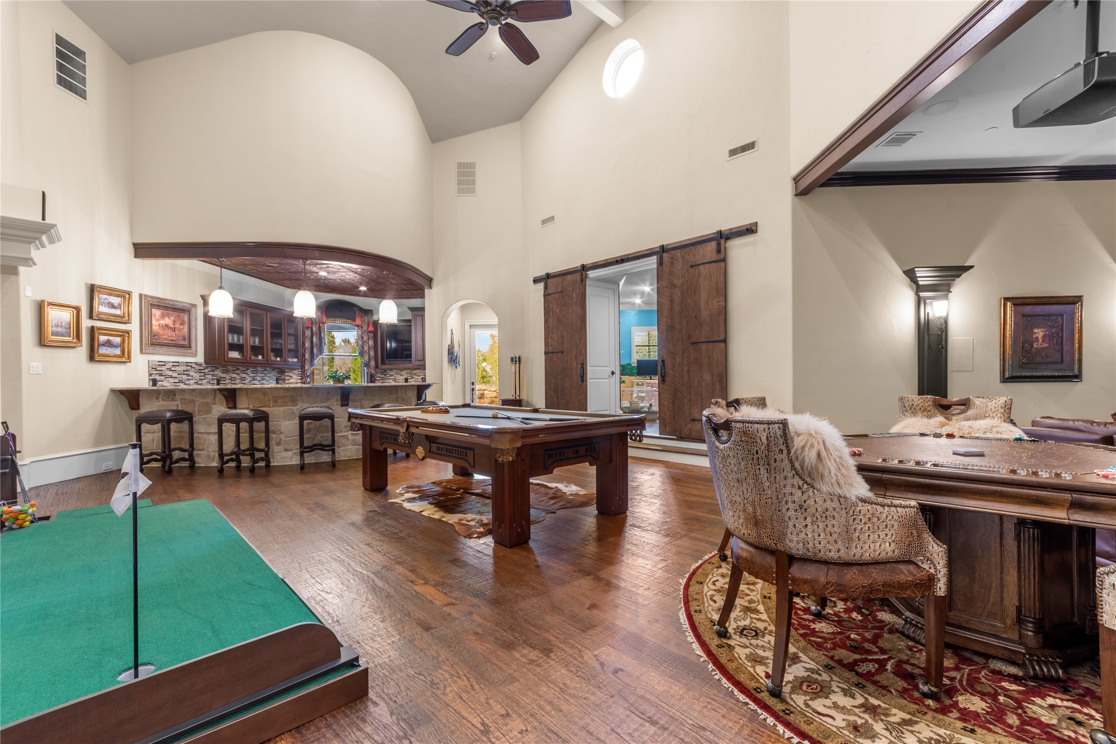 723 Bending Oak Trail