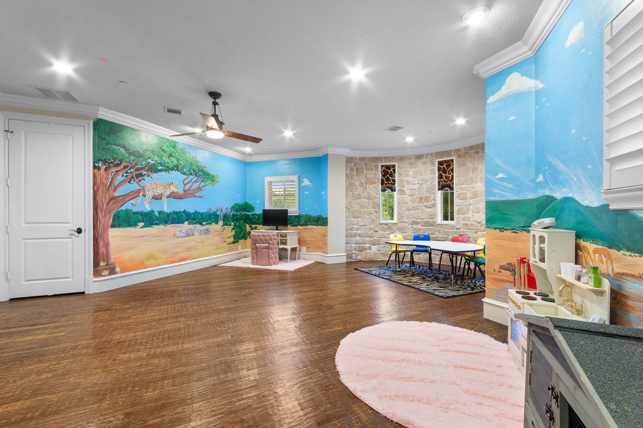 723 Bending Oak Trail