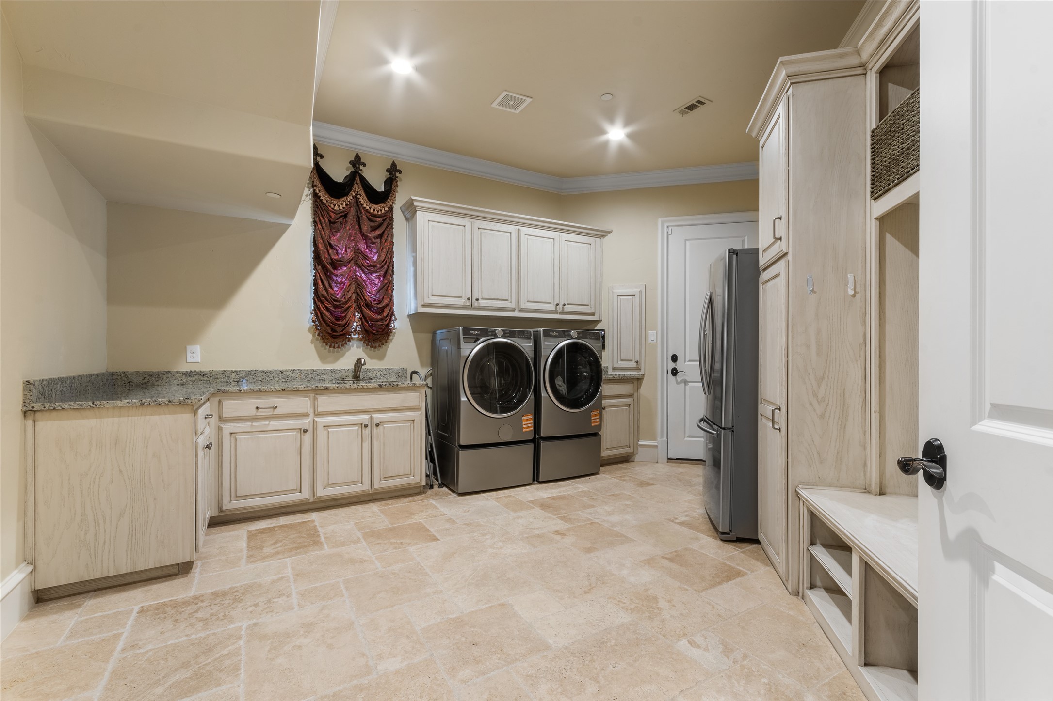 723 Bending Oak Trail