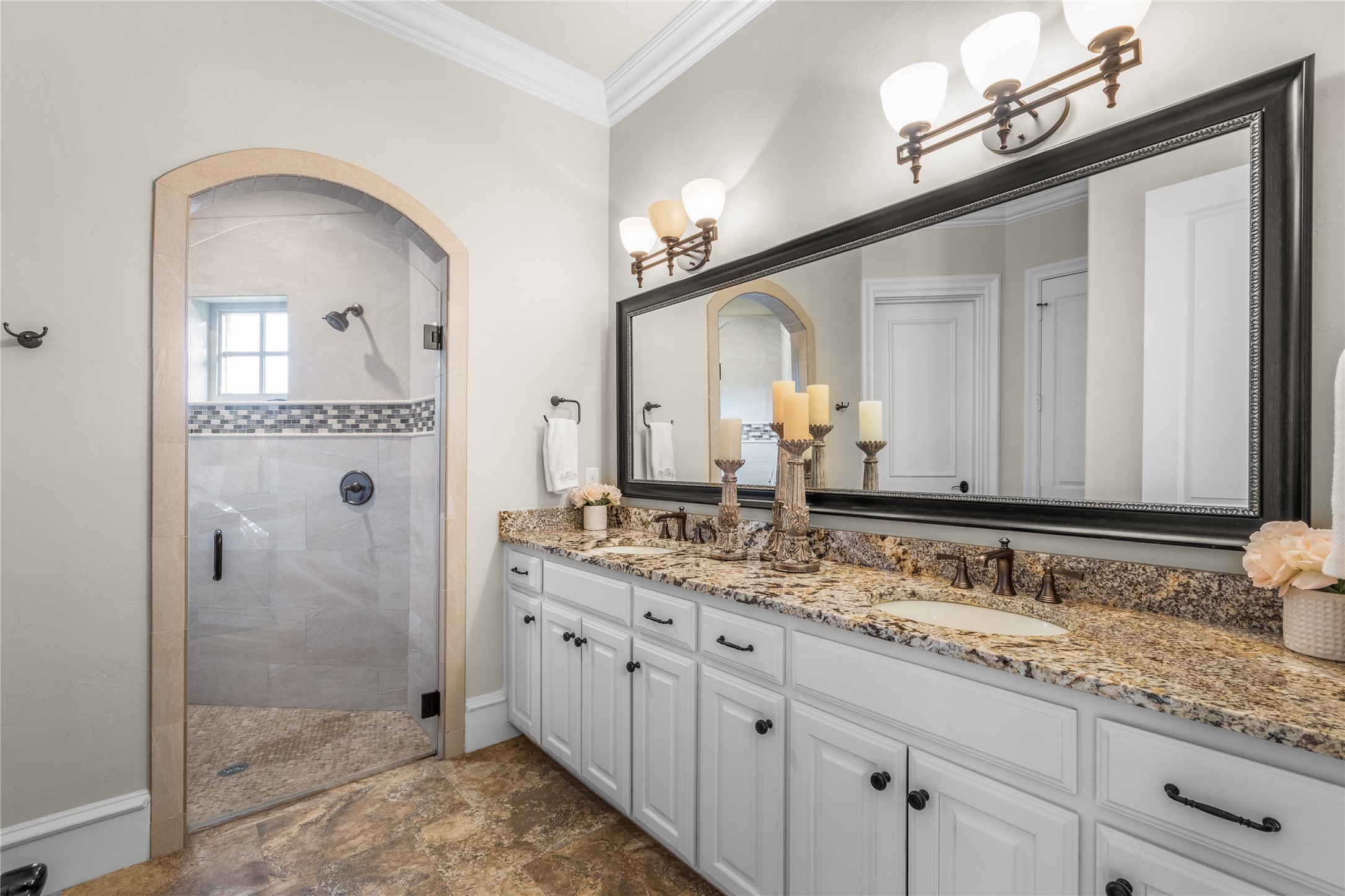 723 Bending Oak Trail