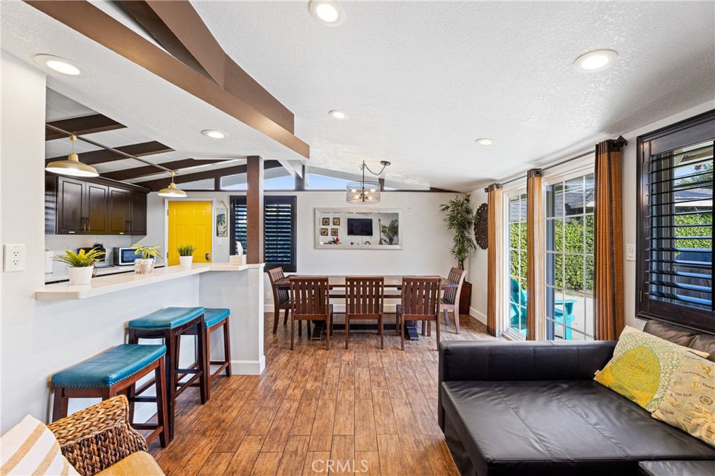 1402 W Goodhue Avenue