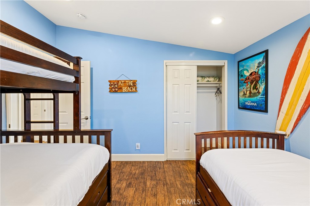 1402 W Goodhue Avenue