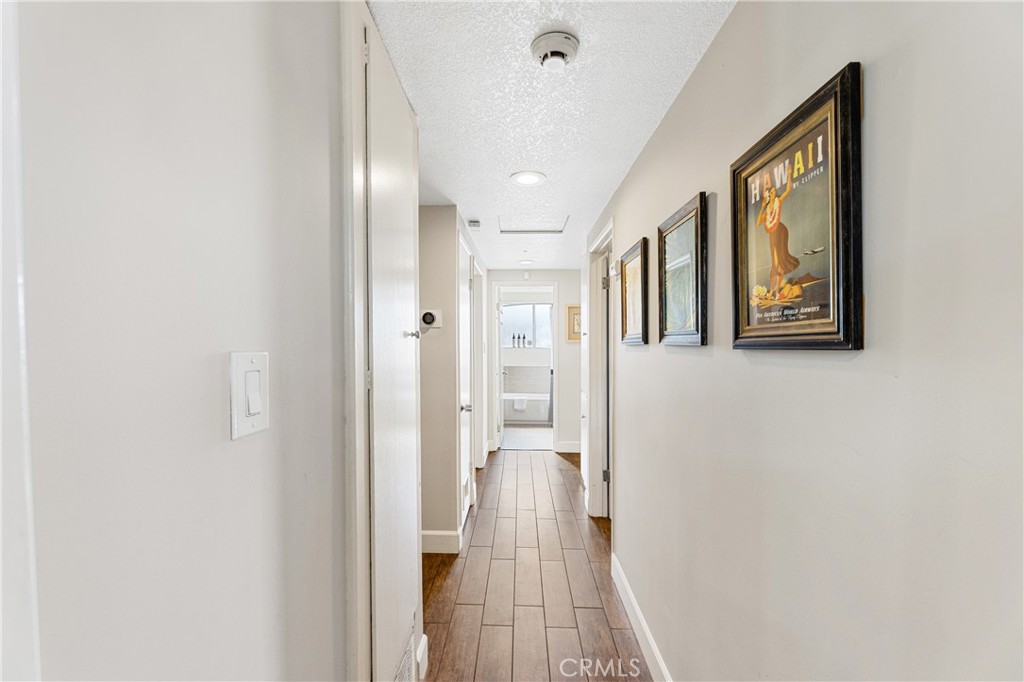 1402 W Goodhue Avenue