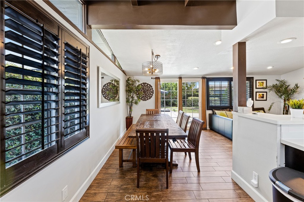 1402 W Goodhue Avenue