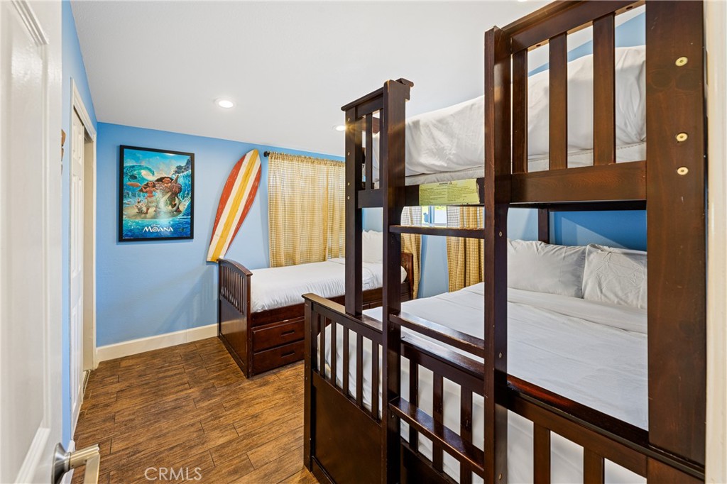 1402 W Goodhue Avenue