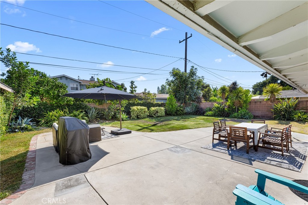 1402 W Goodhue Avenue