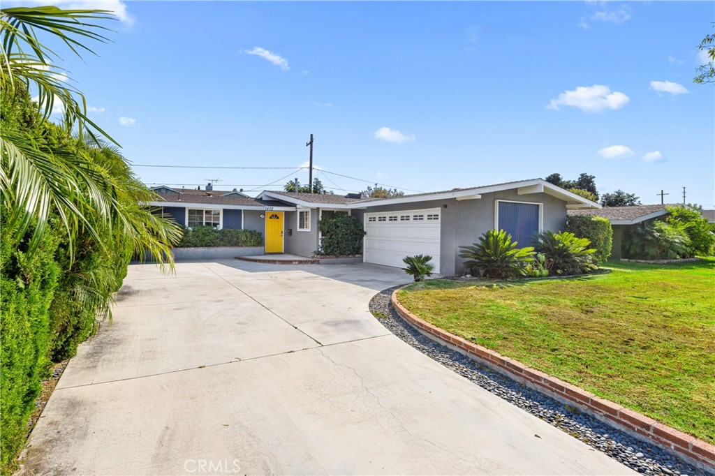 1402 W Goodhue Avenue