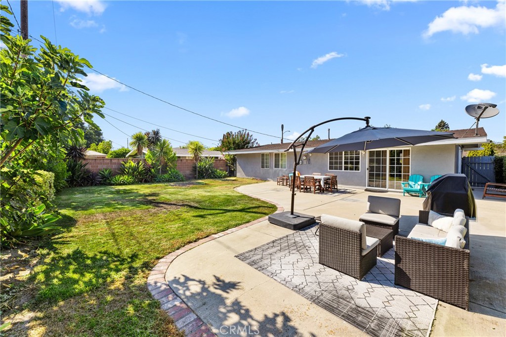 1402 W Goodhue Avenue