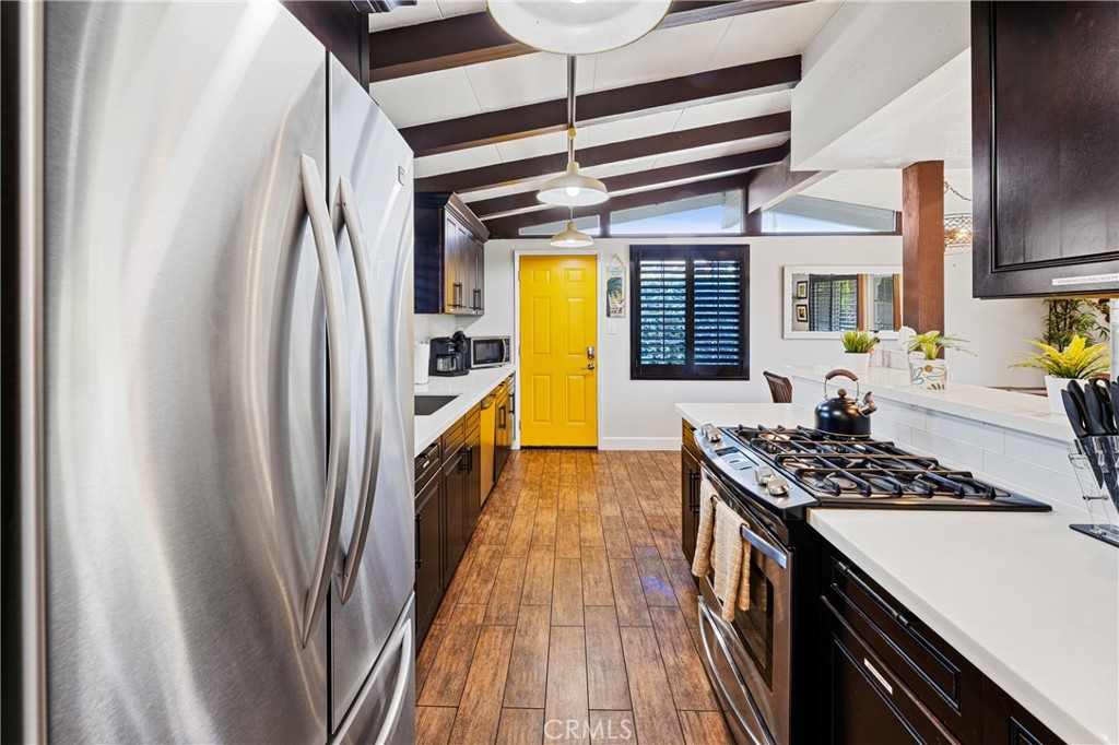 1402 W Goodhue Avenue