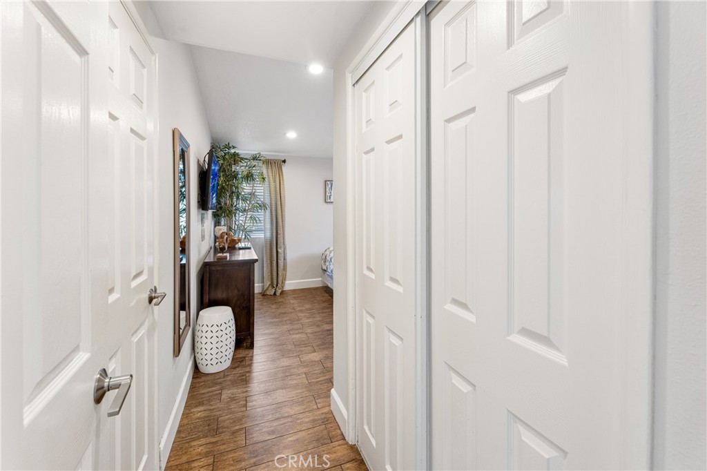 1402 W Goodhue Avenue