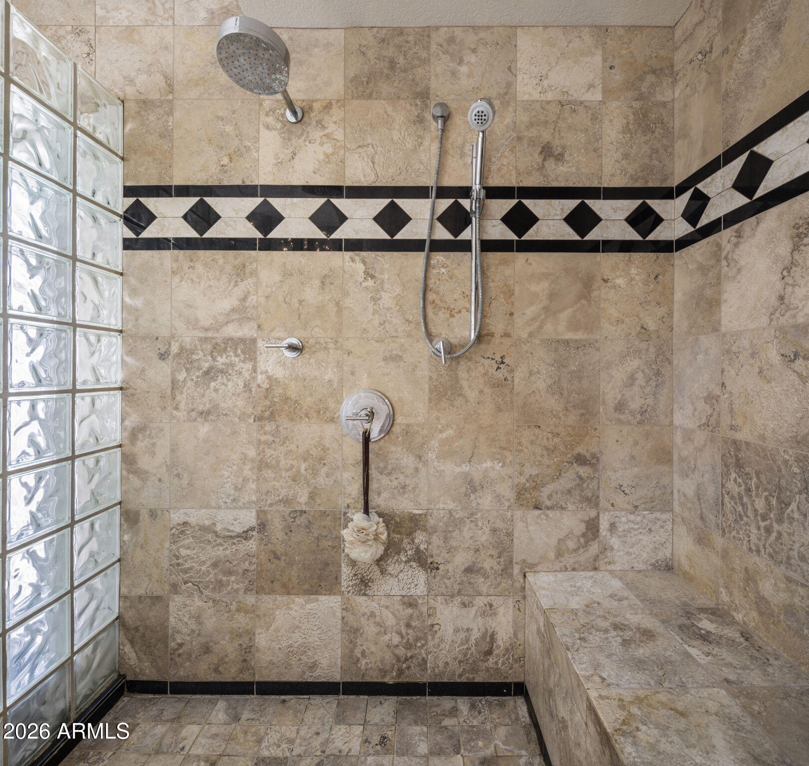 8119 E PARKVIEW Lane