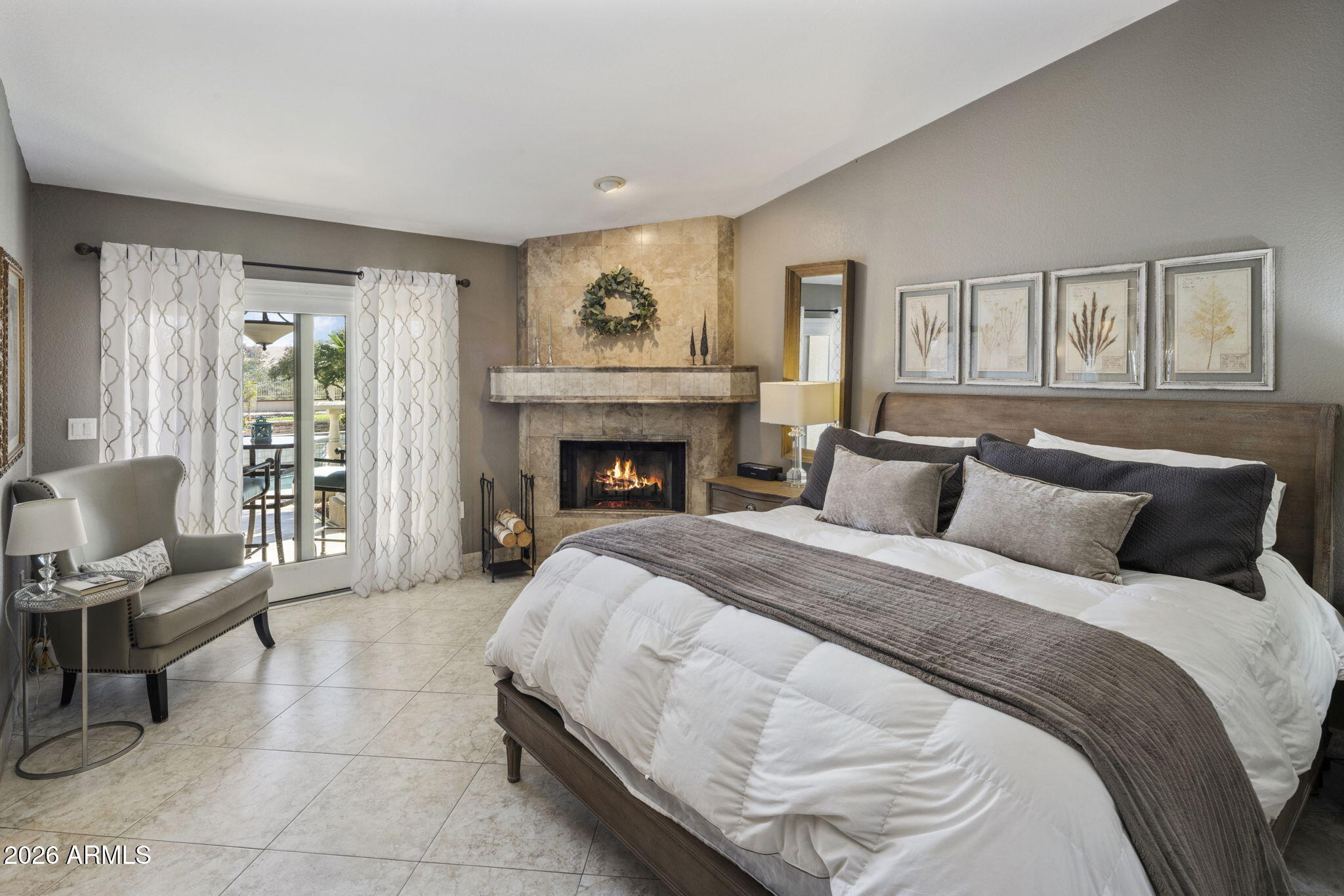 8119 E PARKVIEW Lane