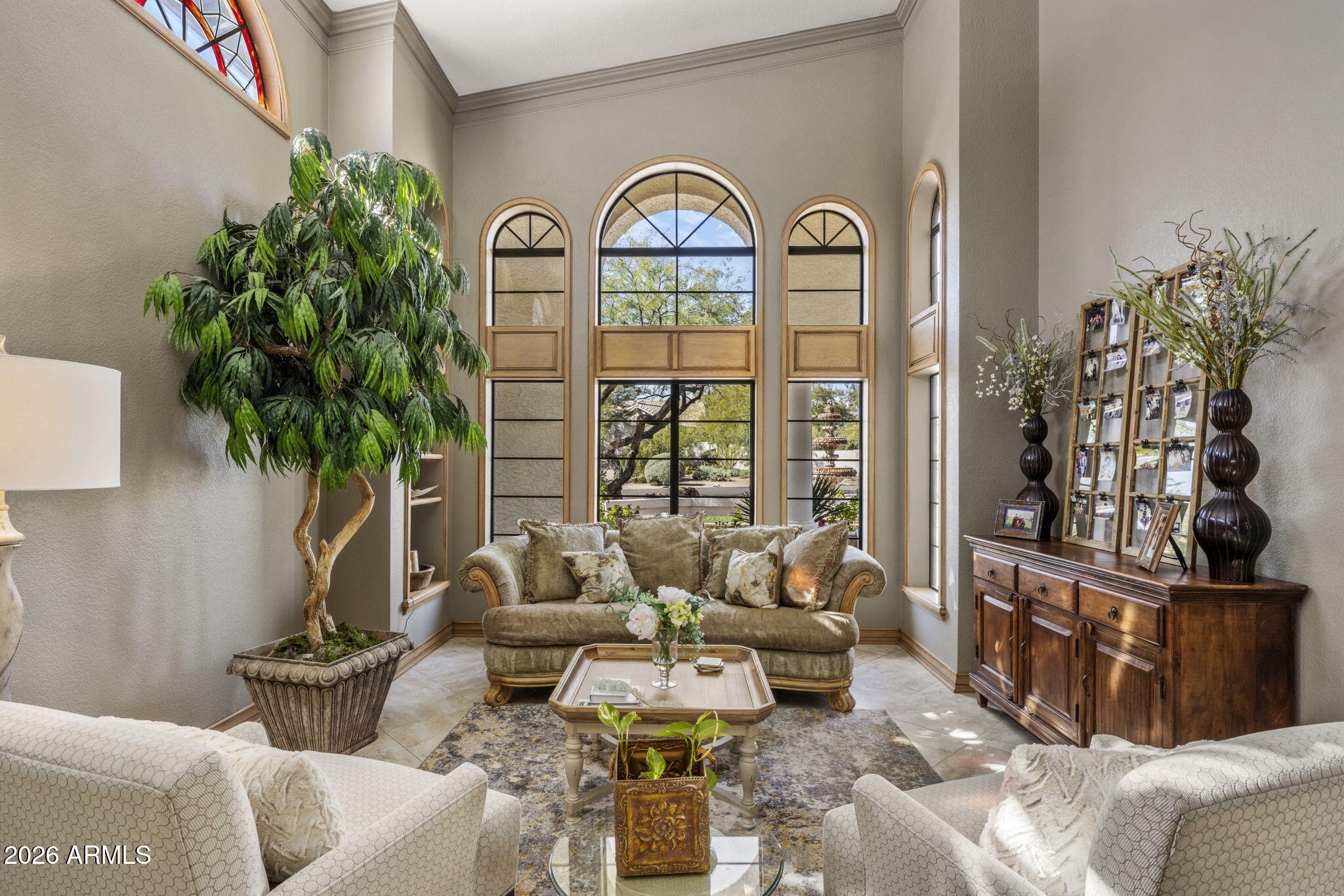 8119 E PARKVIEW Lane