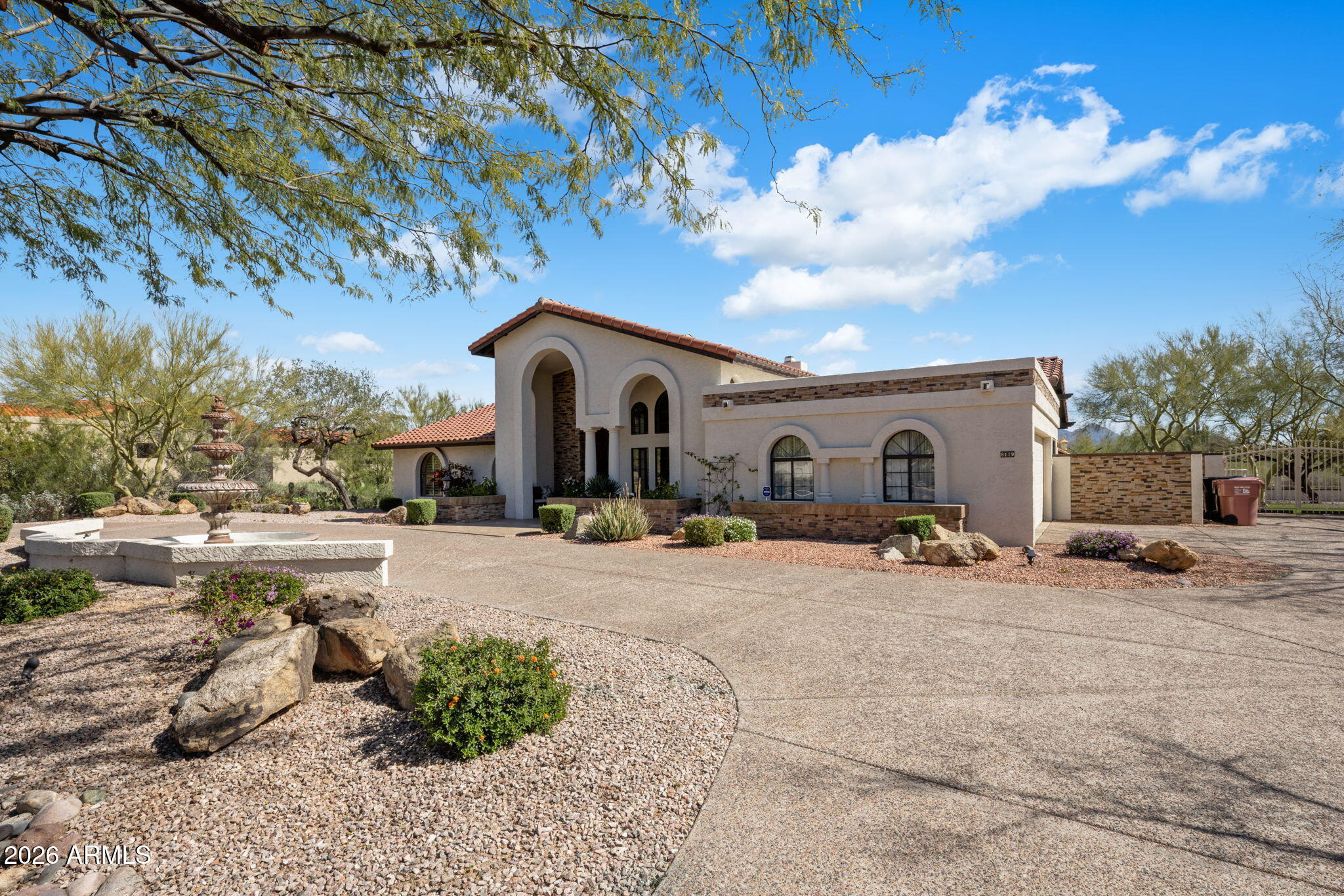 8119 E PARKVIEW Lane