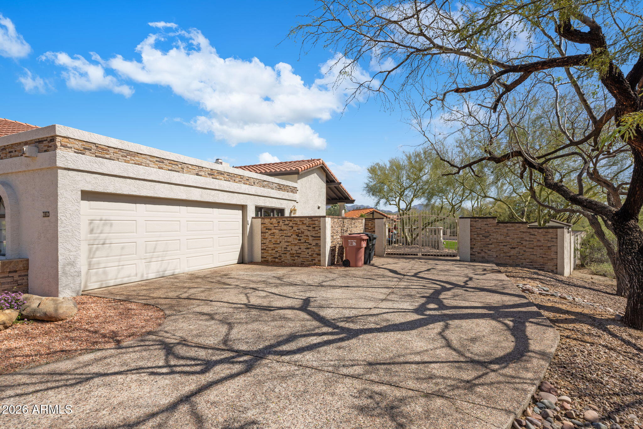 8119 E PARKVIEW Lane