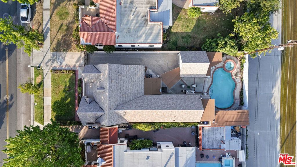 924 E Glenoaks Boulevard